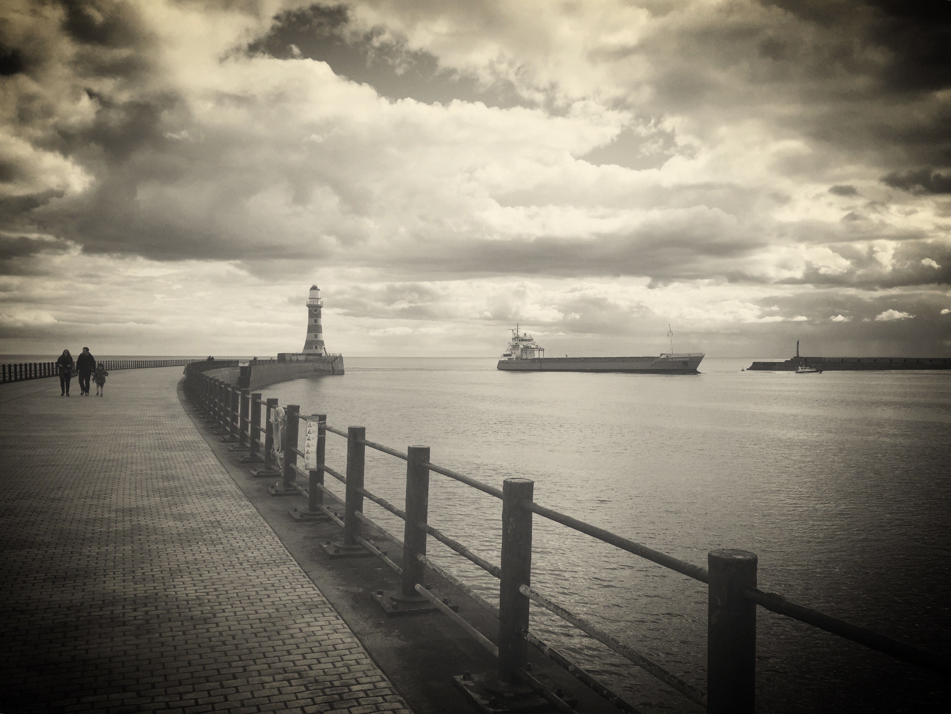 A Visit to Roker Pier & Lighthouse – northeastlore